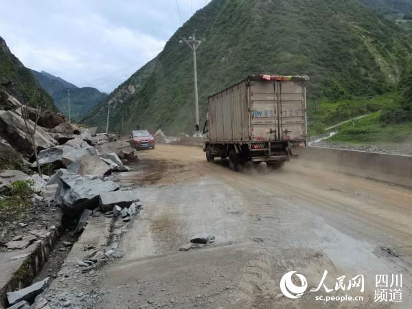 临县国道突发塌方，临县209国道改线连接线 